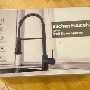 Kitchen Faucet with Pull Down Sprayer Matte Black Brand New